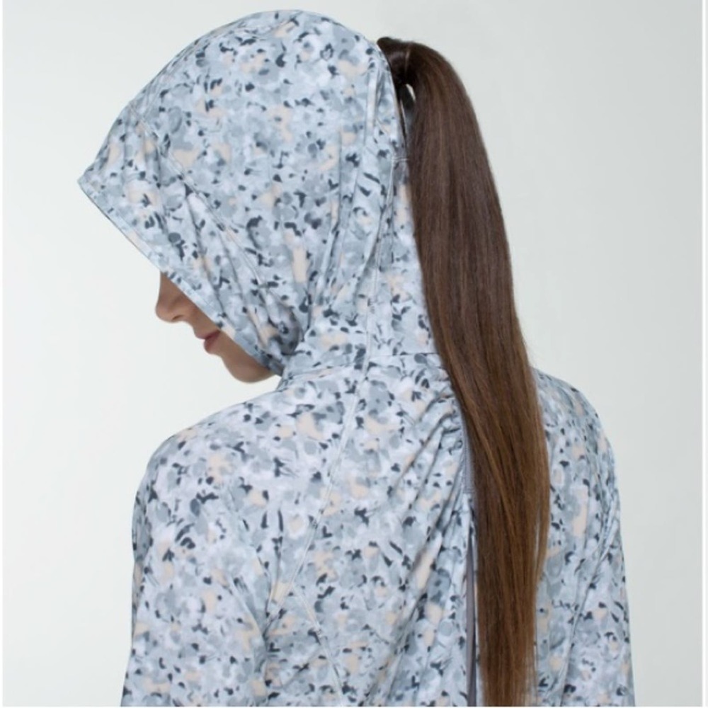 Lululemon Like New Lightened Up 1/4 Zip Pullover in Speckled Silver and Gray - Picture 3 of 14